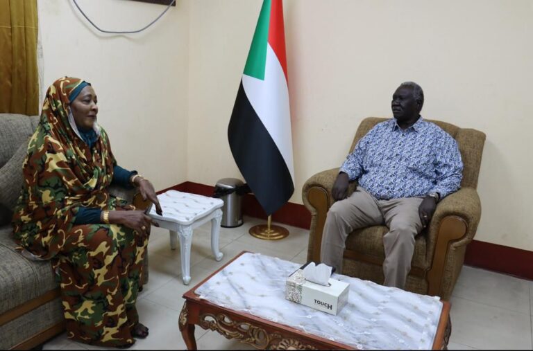 عقار: حرب الكرامة التي يخوضها السودان وشعبه تتطلب المزيد من التكاتف والتلاحم الاعلامي. 